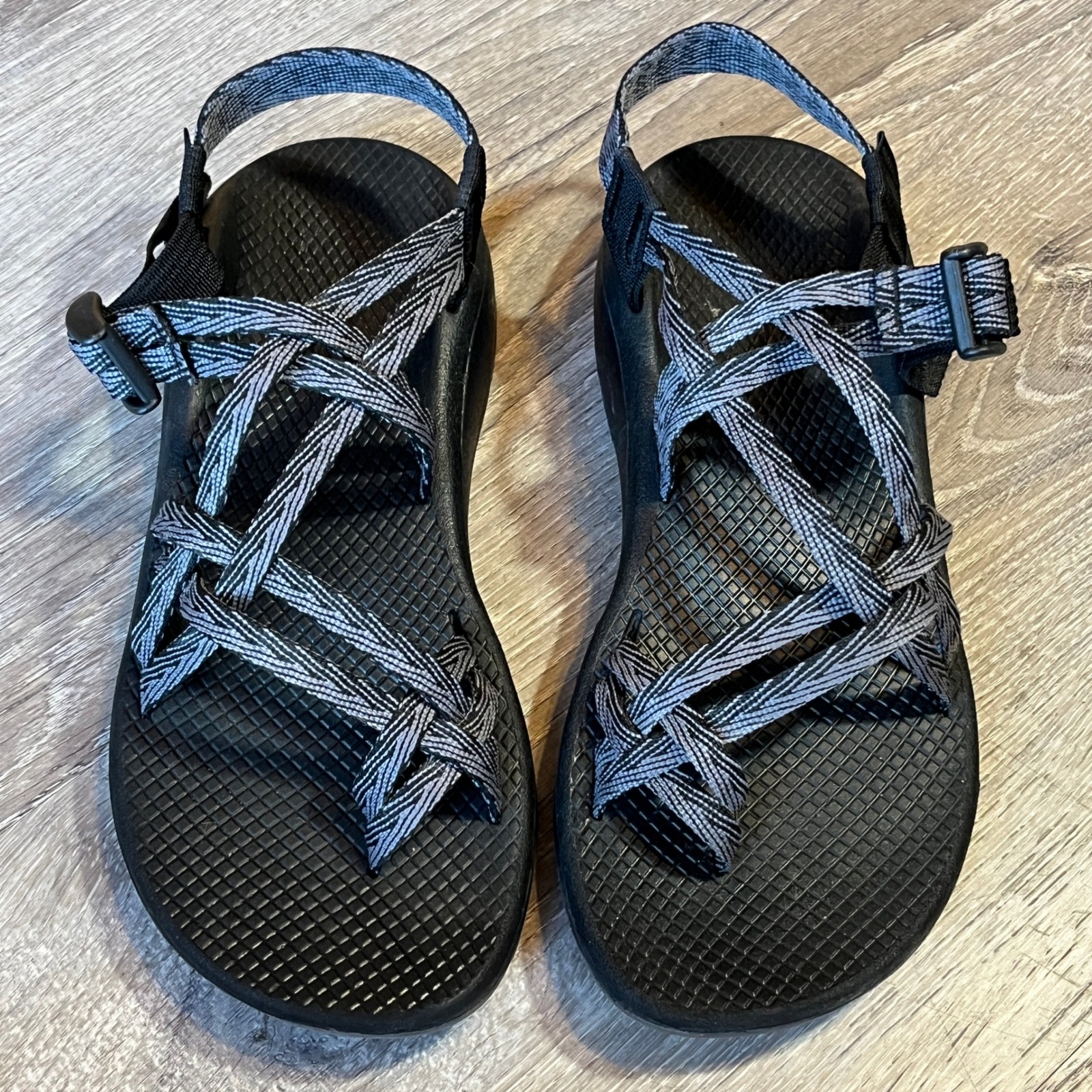 Chaco Z/Cloud X2 Womens 9 Black Gray Strappy Toe Loop Hiking Sandals J107164